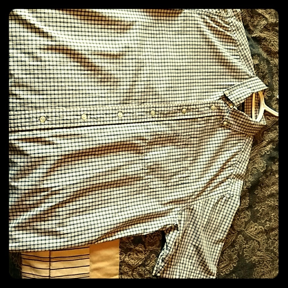 Short sleeve casual shirt